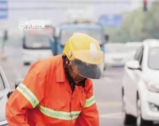 人民日報(bào)致敬環(huán)衛(wèi)工